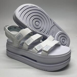 Women’s Nike Icon Classic sandal NA White DH0224-100 USED R mark inside size 9